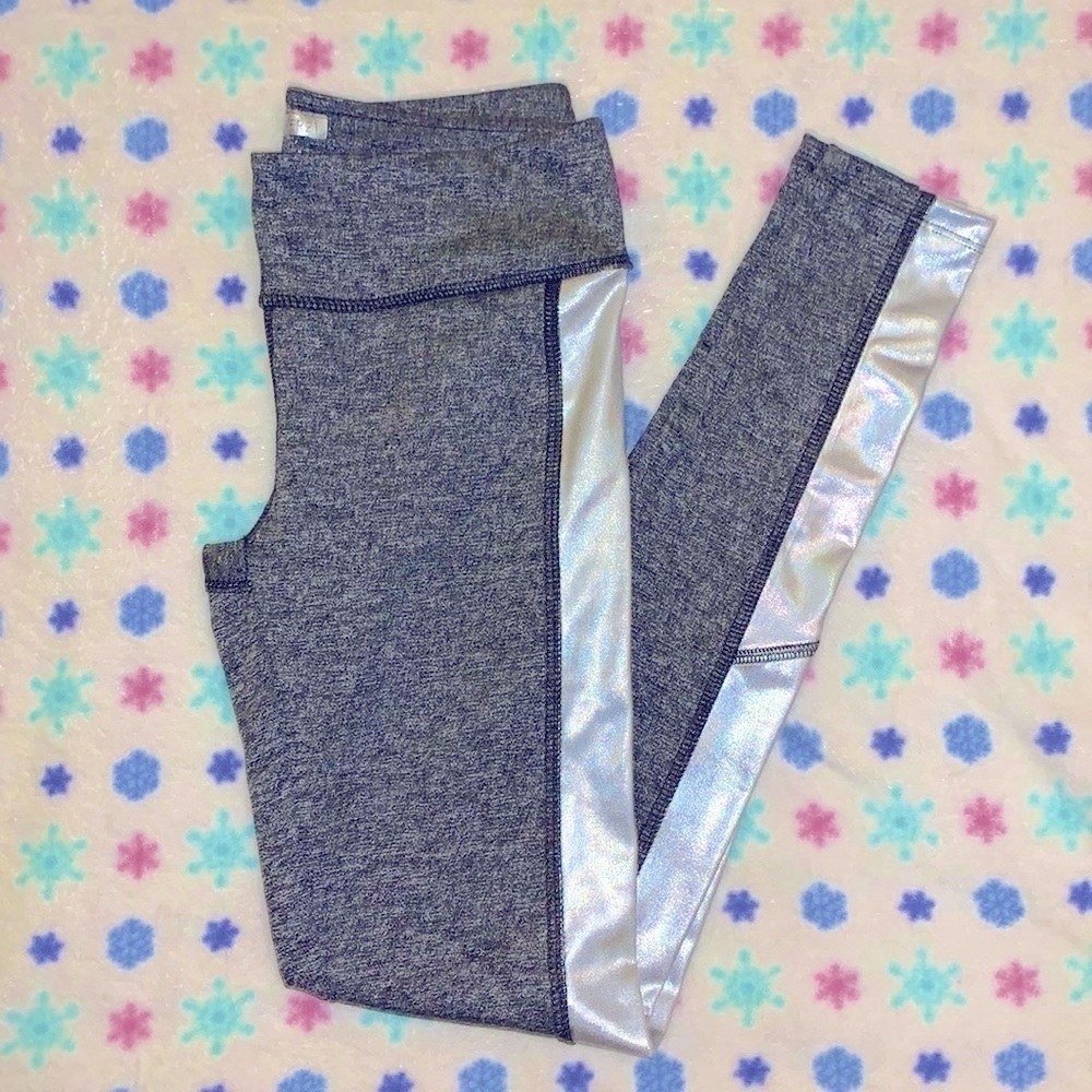 Holographic leggings 💿